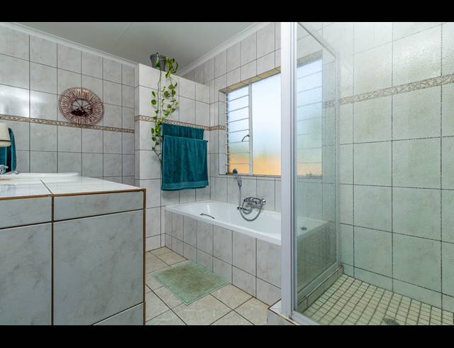 4 BEDROOM FREEHOLD FOR SALE IN BRANDVLEI AH